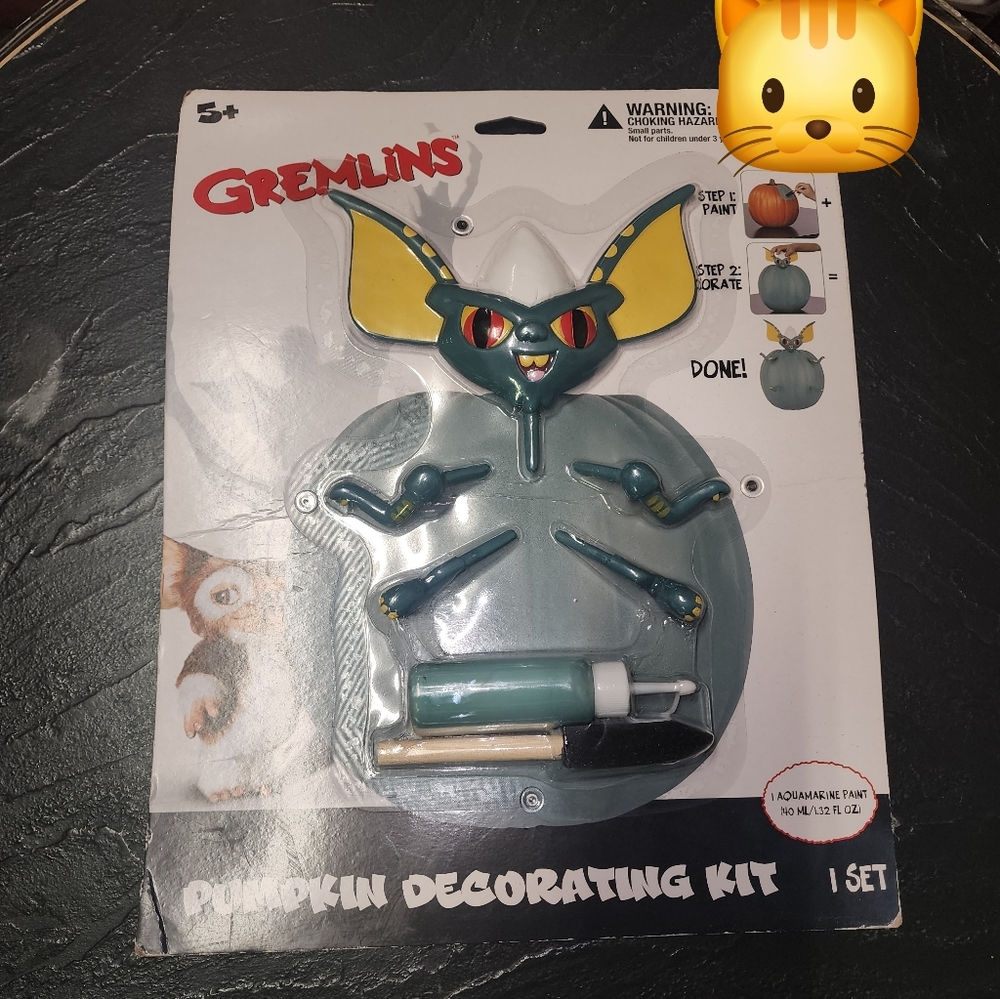 Gremlins Pumpkin Decorating Kit - Green and Yellow